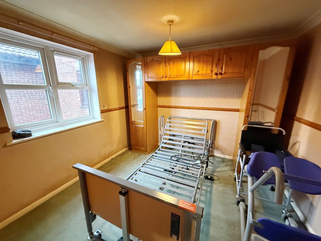 Lot: 146 - VACANT ONE-BEDROOM FIRST FLOOR FLAT FOR IMPROVEMENT - Bedroom with window to the rear and fitted storage